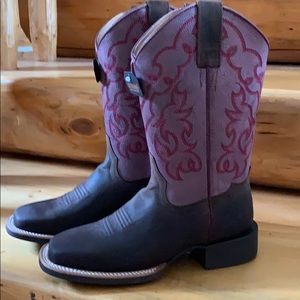 NWT SHYANNE WESTERN BOOTS MSRP $180! BRAND NEW